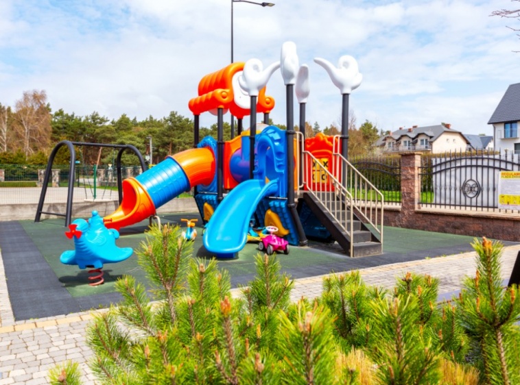 Apartamenty MALTA plac zabaw